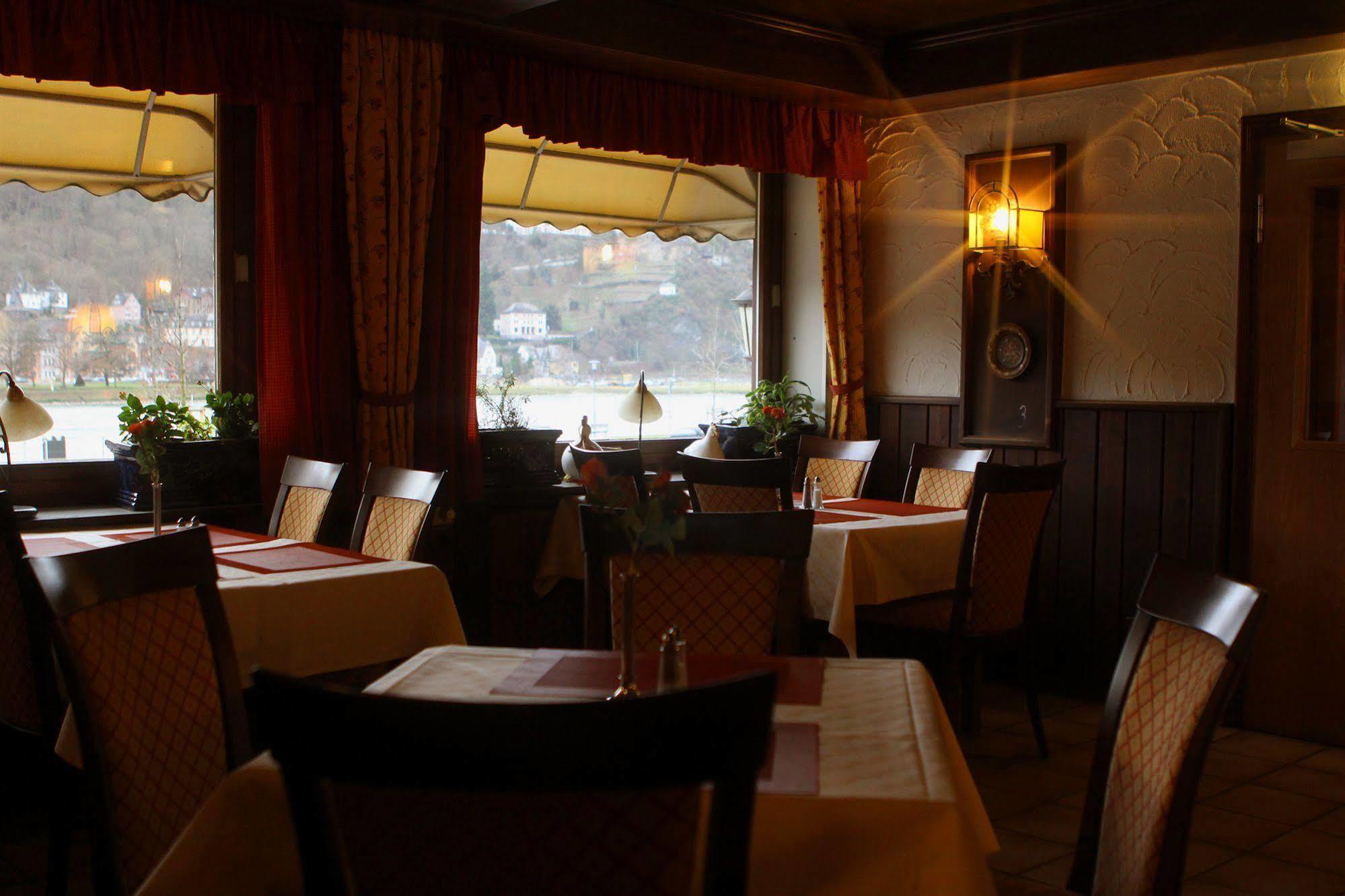 Pohl'S Rheinhotel Adler Санкт-Гоарсгаузен Екстер'єр фото